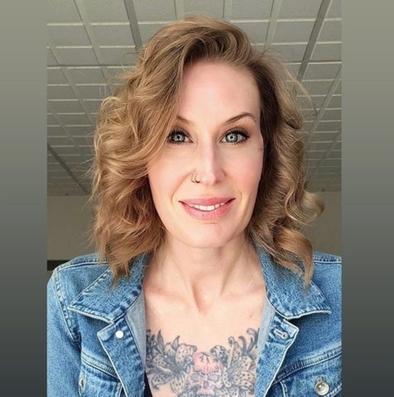 Meet your Posher, Tia - Picture 1 of 1